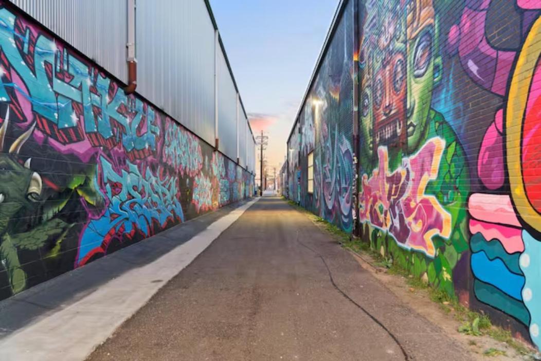 3198 Graffiti & Skyline At Rino Art Lofts Holiday home *