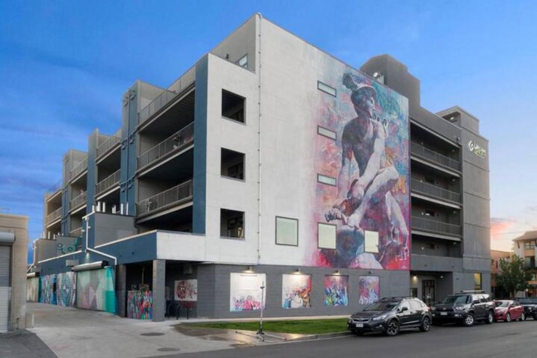 3198 Graffiti & Skyline At Rino Art Lofts *